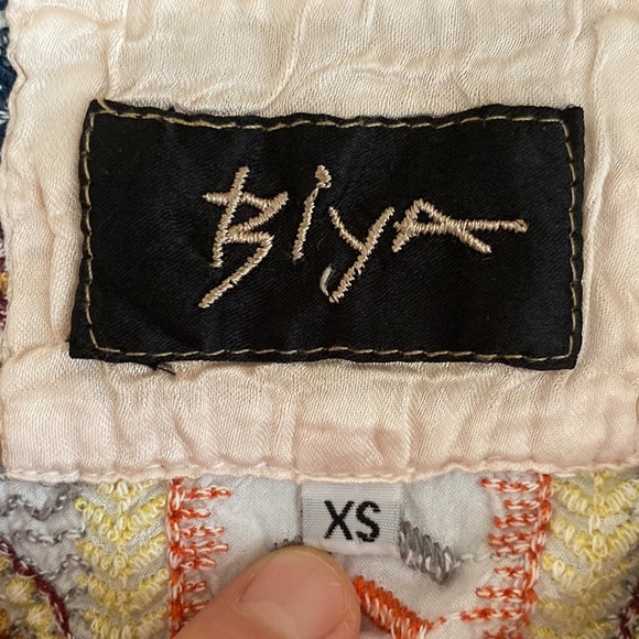 Biya Johnny Was Bohemian sleeveless button down top /blouse. Embroidered… - Picture 8 of 9